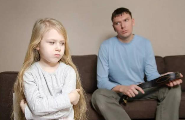 父母越唠叨孩子越逆反，如何用非暴力沟通化解冲突？