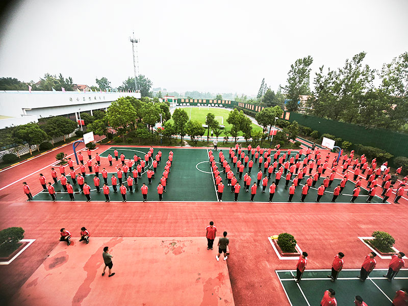 初中男孩聚众斗殴,家庭和学校应如何提前发现并干预风险? 初中男孩聚众斗殴,家庭和学校应如何提前发现并干预风险?