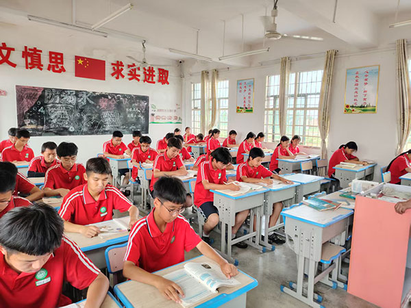 高中男孩早恋心理困扰,家庭如何科学疏导而非强制? 高中男孩早恋心理困扰,家庭如何科学疏导而非强制?